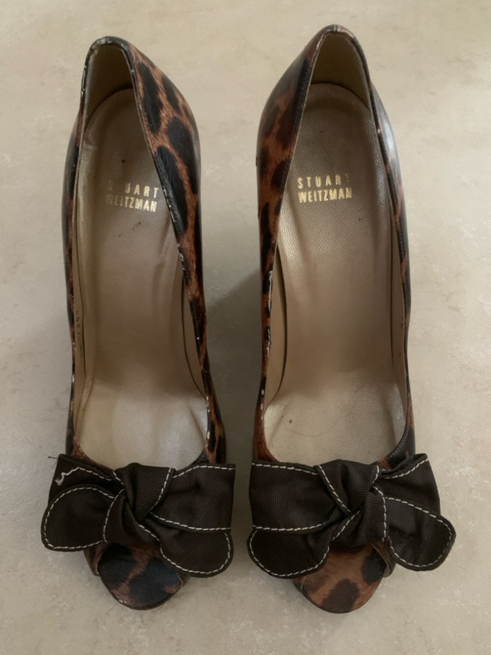 Stuart Weitzman Leopard Peep-Toe Bow Pumps | Size 10M